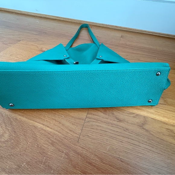 Akris A1 medium tote in green - Picture 7 of 10